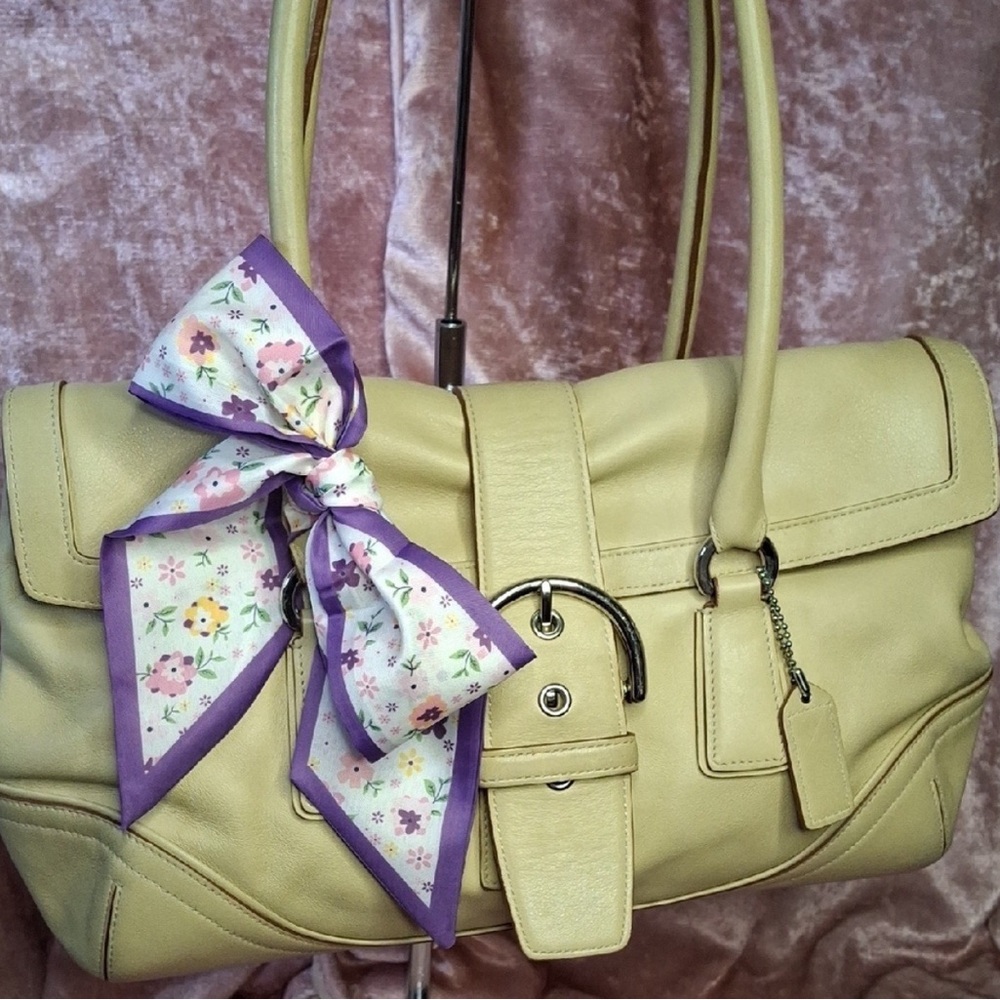 Vintage Soho Hampton Leather Coach Cream Leather Shoulder Bag with Silver Buckle